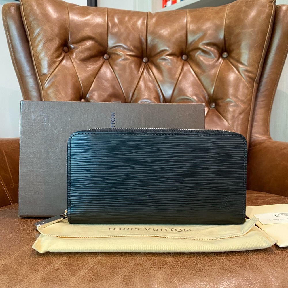 *SOLD* Louis Vuitton Zippy Wallet Epi Leather